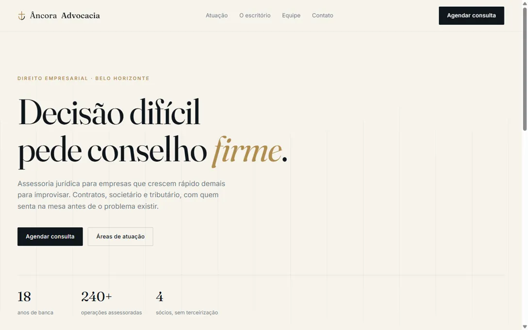 Página inicial do escritório Âncora Advocacia, fundo claro e tipografia serifada